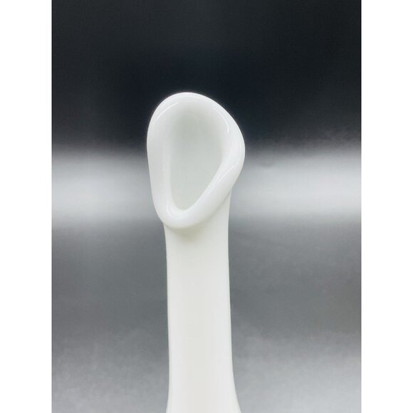 Fenton #9256 Cabbage Rose Swung White Milk Glass Bud Vase Footed Ribbed Vintage - Picture 6 of 8